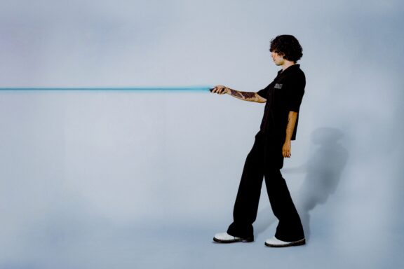 Daytona Starsky pointing a light beam. Promotional image